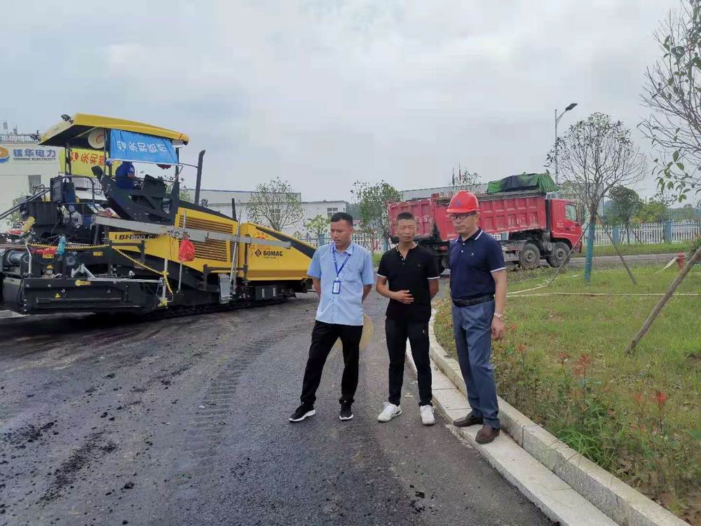 建設(shè)精品工程，鑄就行業(yè)名片，集團(tuán)董事長孔德穩(wěn)蒞臨舜宇光學(xué)路面工程檢查指導(dǎo)工作
