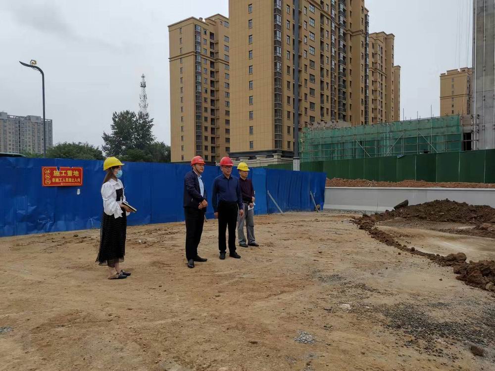 集團董事長孔德穩(wěn)趕赴新十八大街項目施工現(xiàn)場、王水生產(chǎn)基地視察工作