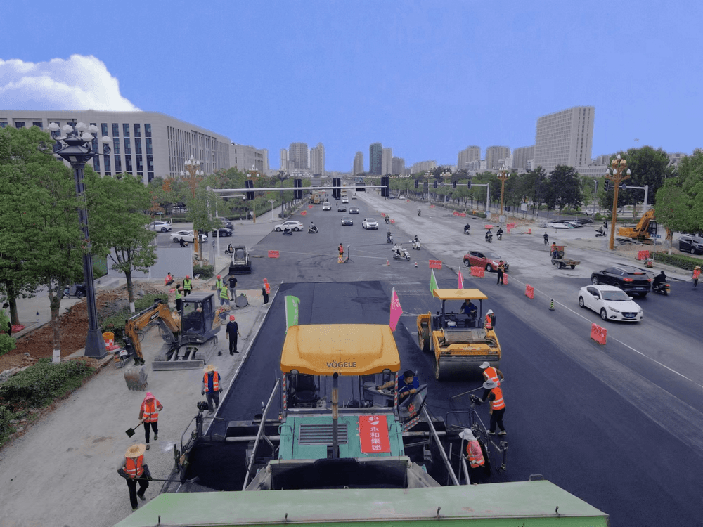   喜迎二十大，新五保暢通--永和集團(tuán)新五大道施工忙