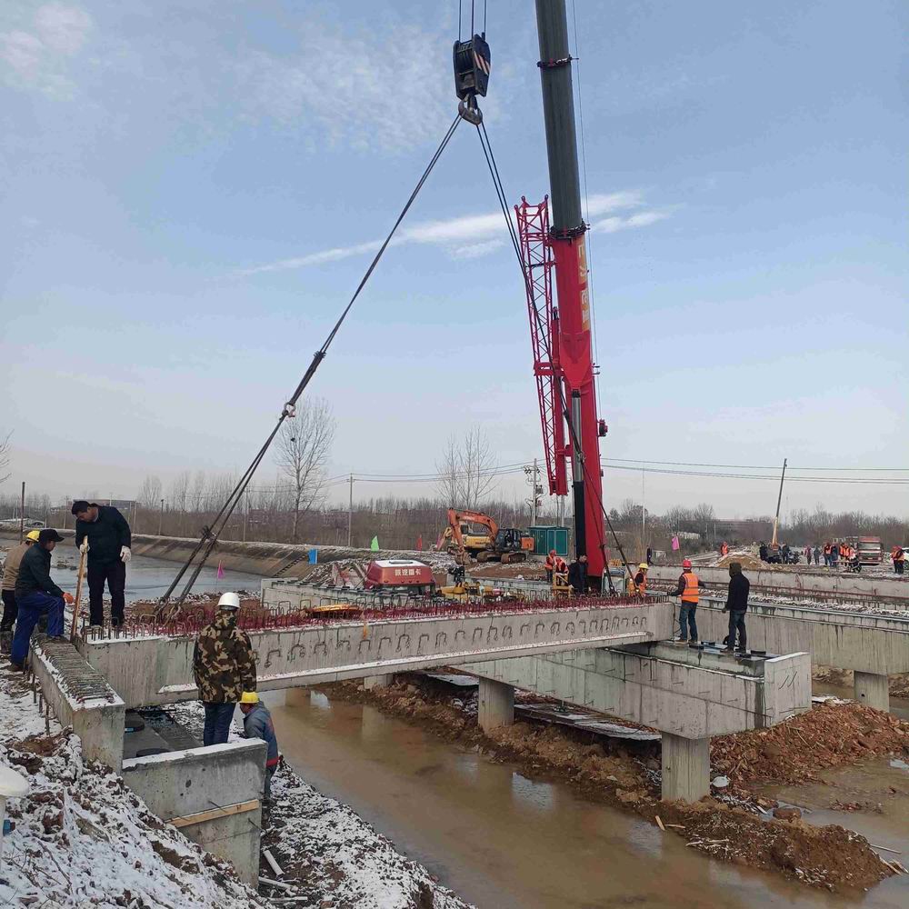 雷山匠谷三橋三路項目之萬戶街架梁施工